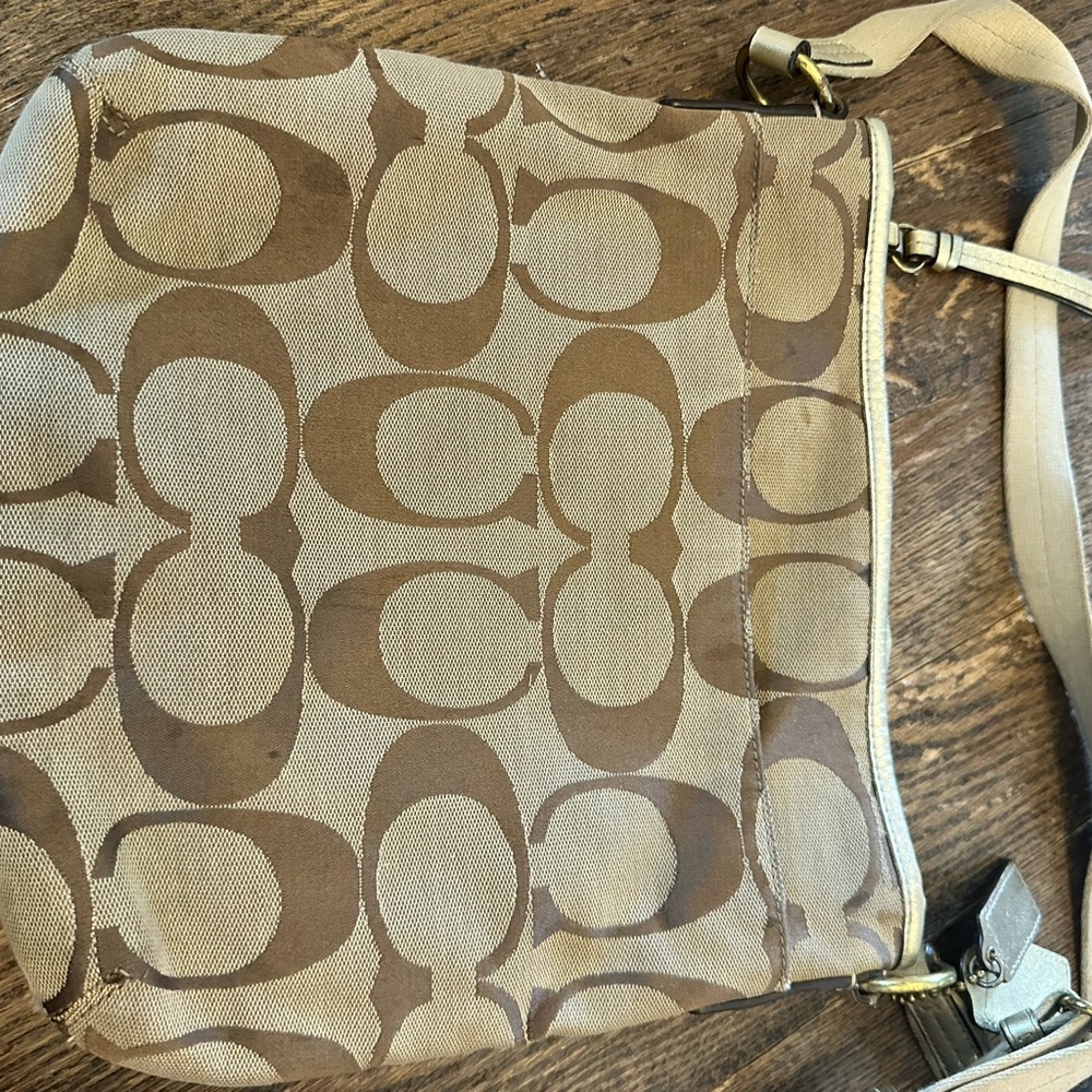 Coach Cross Body - Picture 2 of 3